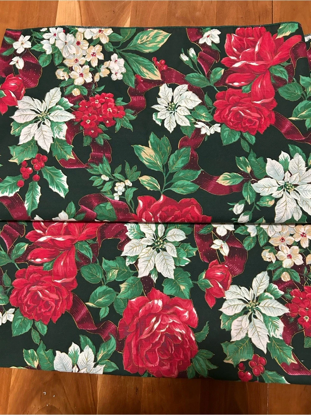 Vintage Christmas Tablecloth Dark Green Red Roses Poinsettia 82x46
